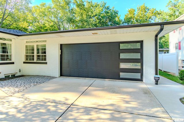 303 E LYNDALE Road, Peoria, IL 61614