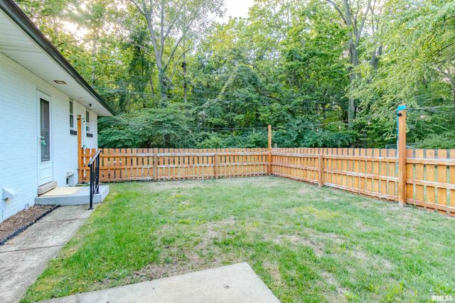 303 E LYNDALE Road, Peoria, IL 61614