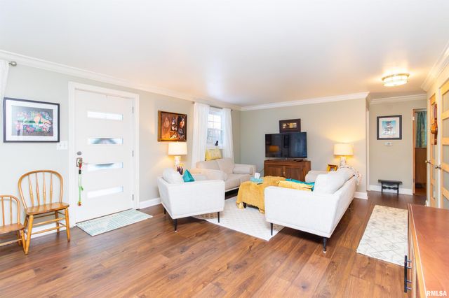 303 E LYNDALE Road, Peoria, IL 61614