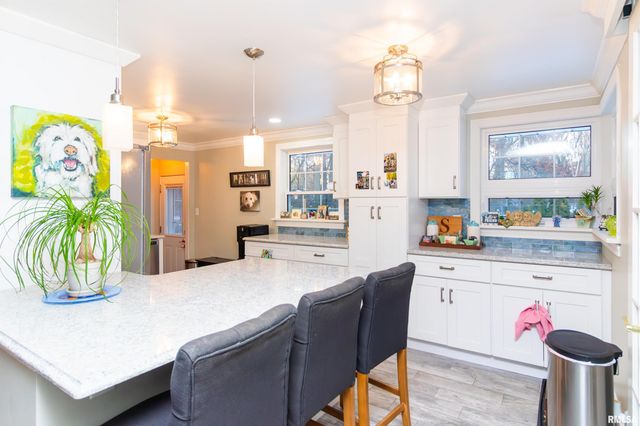 303 E LYNDALE Road, Peoria, IL 61614