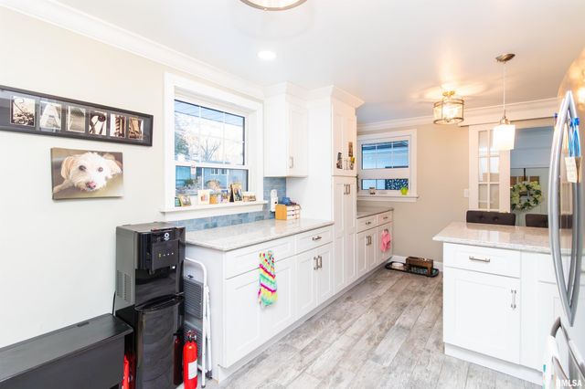 303 E LYNDALE Road, Peoria, IL 61614