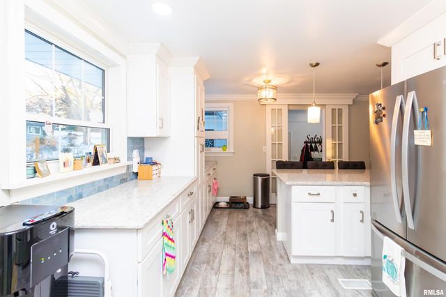 303 E LYNDALE Road, Peoria, IL 61614