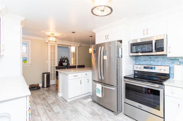 303 E LYNDALE Road, Peoria, IL 61614