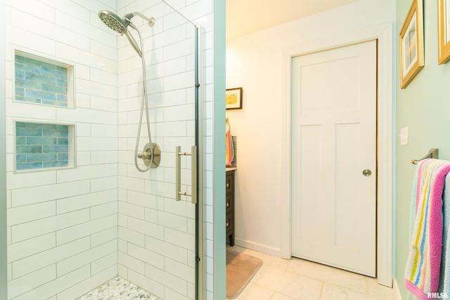 303 E LYNDALE Road, Peoria, IL 61614