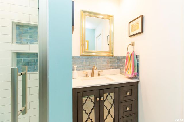 303 E LYNDALE Road, Peoria, IL 61614