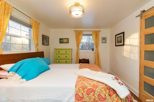 303 E LYNDALE Road, Peoria, IL 61614