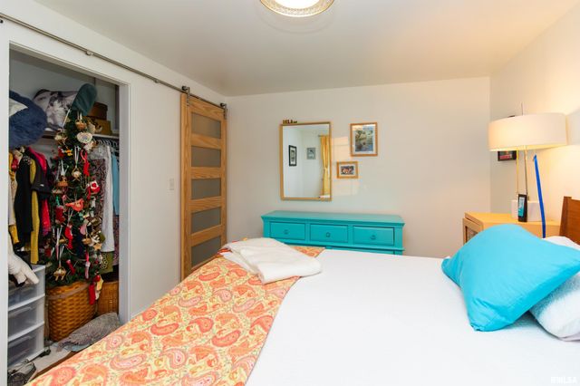 303 E LYNDALE Road, Peoria, IL 61614