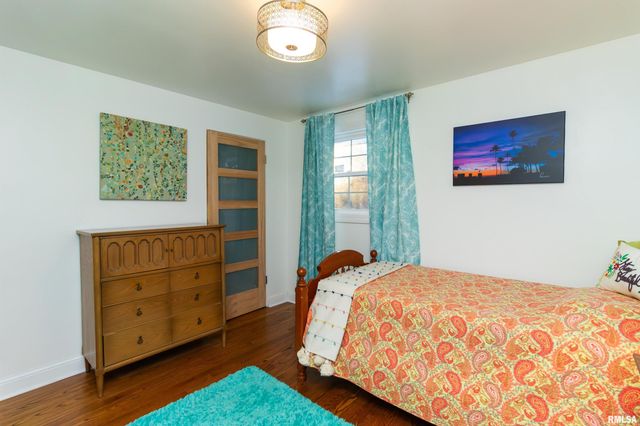 303 E LYNDALE Road, Peoria, IL 61614