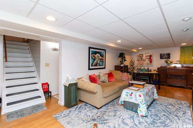 303 E LYNDALE Road, Peoria, IL 61614