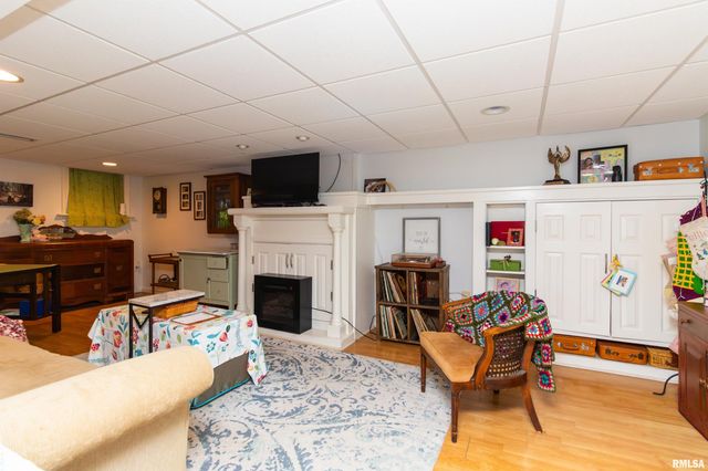 303 E LYNDALE Road, Peoria, IL 61614