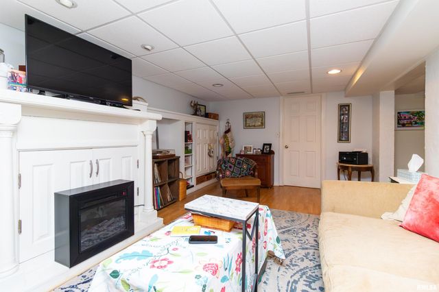 303 E LYNDALE Road, Peoria, IL 61614