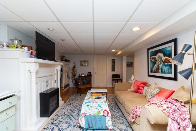 303 E LYNDALE Road, Peoria, IL 61614