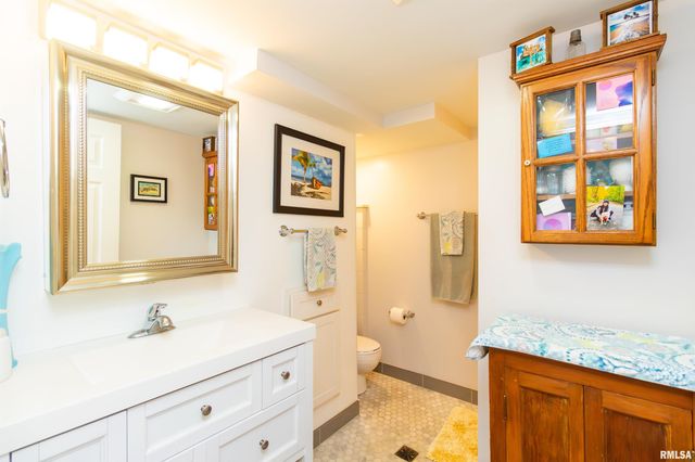 303 E LYNDALE Road, Peoria, IL 61614