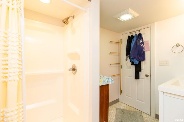 303 E LYNDALE Road, Peoria, IL 61614