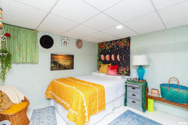 303 E LYNDALE Road, Peoria, IL 61614