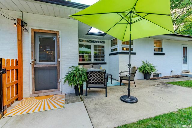 303 E LYNDALE Road, Peoria, IL 61614