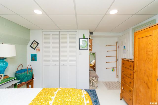 303 E LYNDALE Road, Peoria, IL 61614