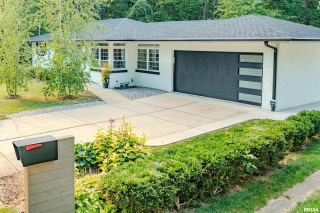 303 E LYNDALE Road, Peoria, IL 61614