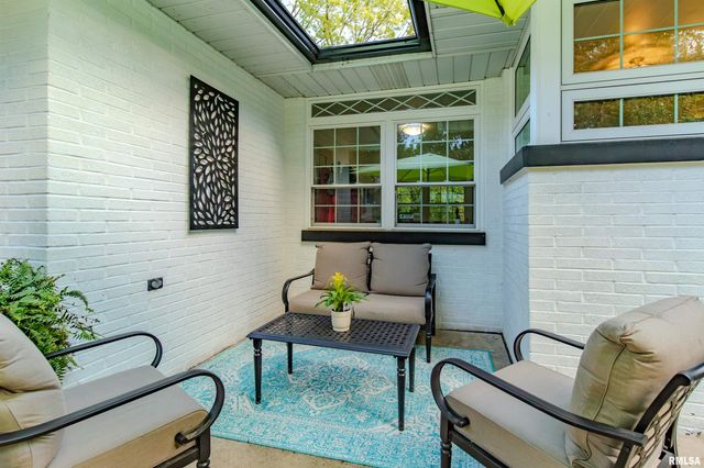 303 E LYNDALE Road, Peoria, IL 61614