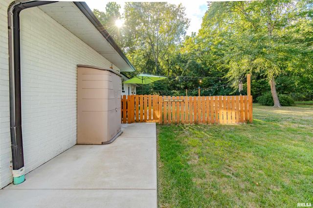 303 E LYNDALE Road, Peoria, IL 61614