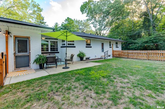 303 E LYNDALE Road, Peoria, IL 61614