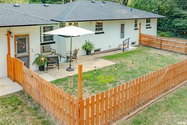 303 E LYNDALE Road, Peoria, IL 61614