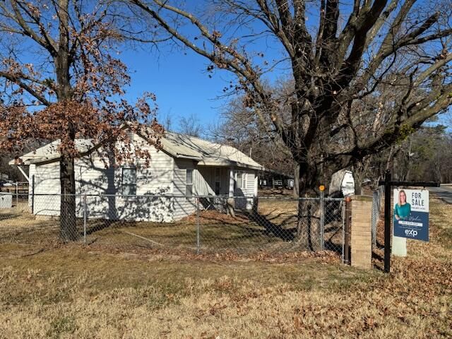 305 Lorton Avenue, Disney, OK 74340