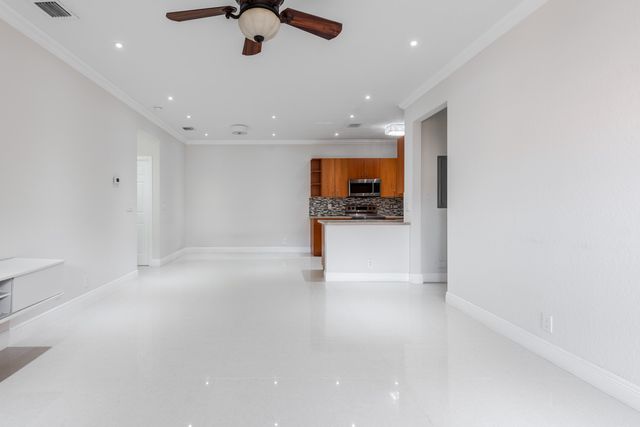 3557 Forest Hill Boulevard 54, West Palm Beach, FL 33406