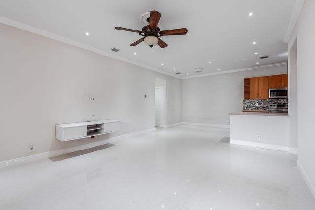 3557 Forest Hill Boulevard 54, West Palm Beach, FL 33406