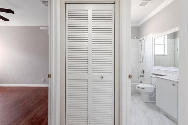 3557 Forest Hill Boulevard 54, West Palm Beach, FL 33406