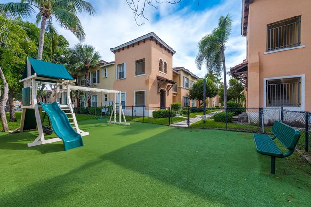 3557 Forest Hill Boulevard 54, West Palm Beach, FL 33406