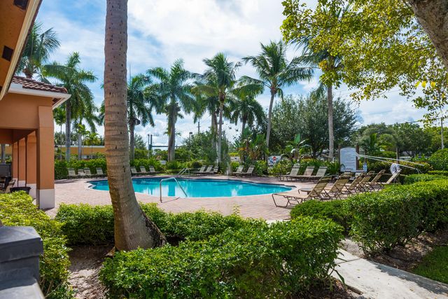 3557 Forest Hill Boulevard 54, West Palm Beach, FL 33406