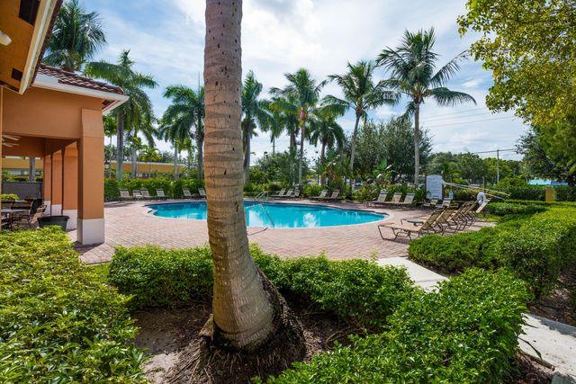 3557 Forest Hill Boulevard 54, West Palm Beach, FL 33406
