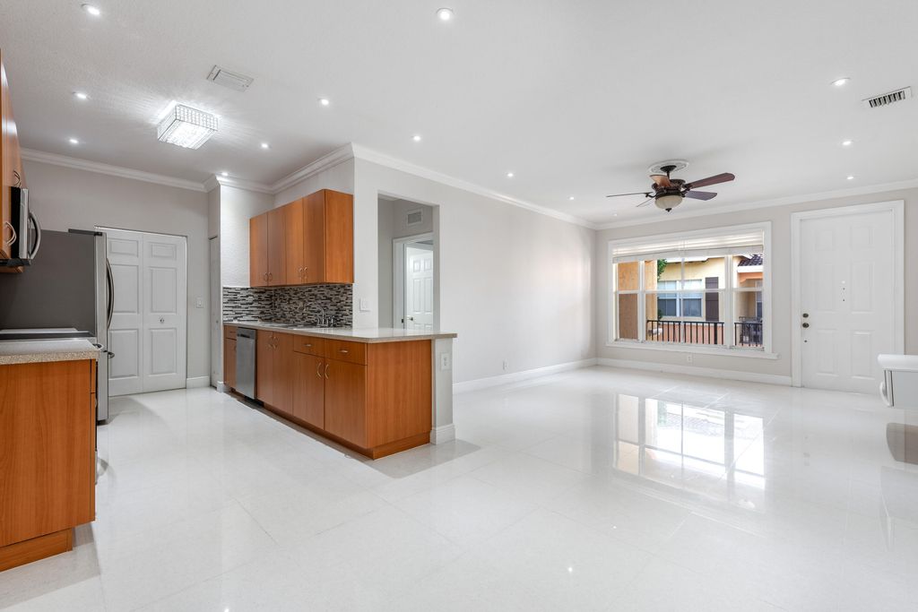 3557 Forest Hill Boulevard 54, West Palm Beach, FL 33406