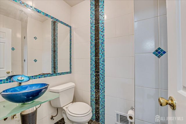 6 Tulip Court, Edison, NJ 08820