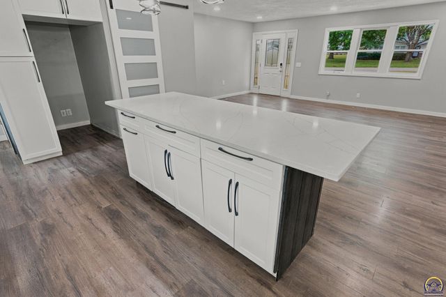 400 NW 48th TER, Topeka, KS 66617