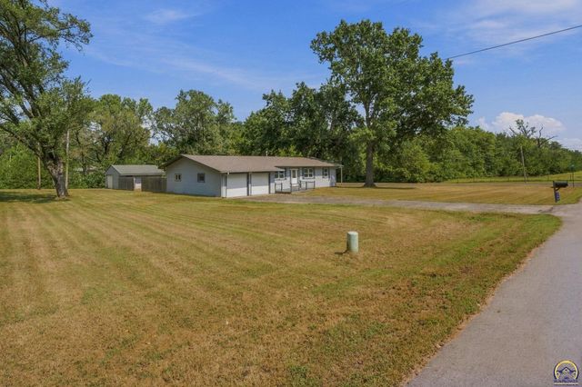 400 NW 48th TER, Topeka, KS 66617