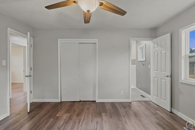 400 NW 48th TER, Topeka, KS 66617