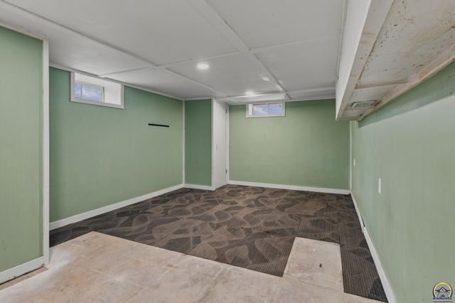 400 NW 48th TER, Topeka, KS 66617