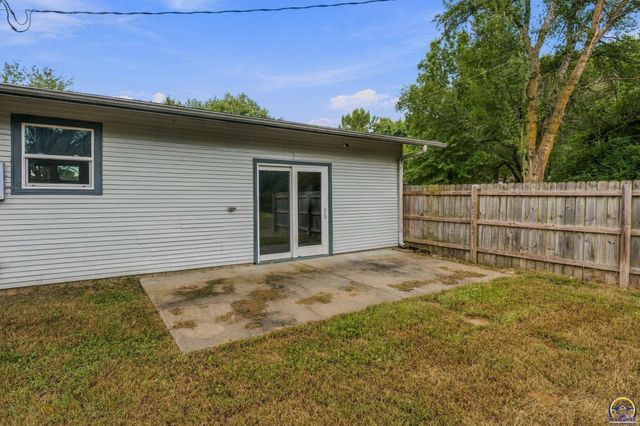 400 NW 48th TER, Topeka, KS 66617