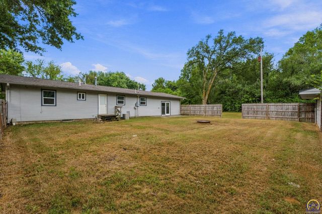 400 NW 48th TER, Topeka, KS 66617