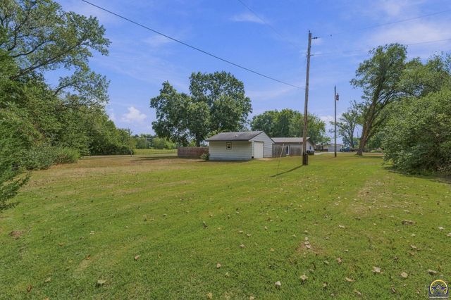 400 NW 48th TER, Topeka, KS 66617