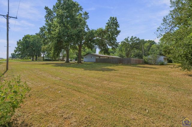 400 NW 48th TER, Topeka, KS 66617
