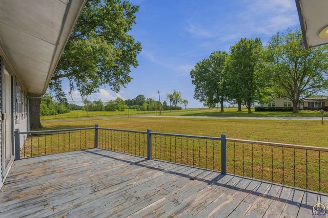 400 NW 48th TER, Topeka, KS 66617