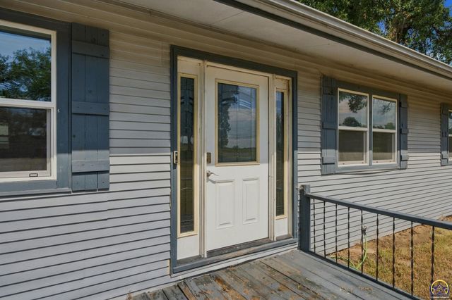 400 NW 48th TER, Topeka, KS 66617