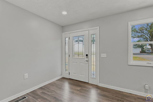 400 NW 48th TER, Topeka, KS 66617