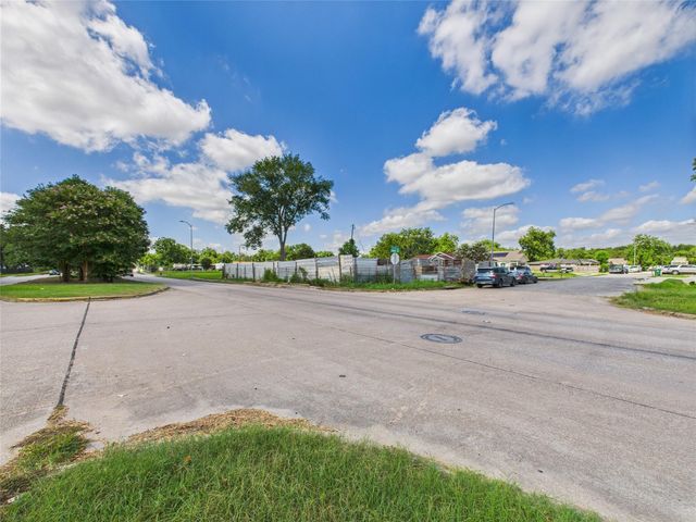 7838 Carolwood Drive, Houston, TX 77028
