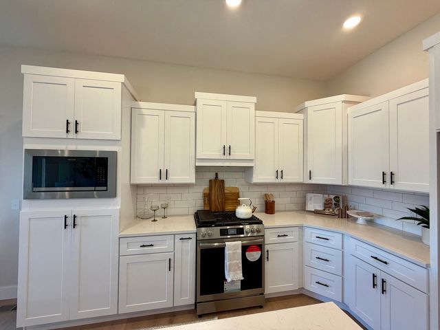 702 S Thornridge Drive, Springfield, MO 65809