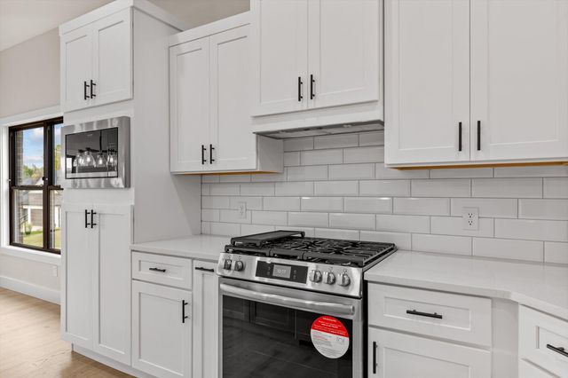 702 S Thornridge Drive, Springfield, MO 65809