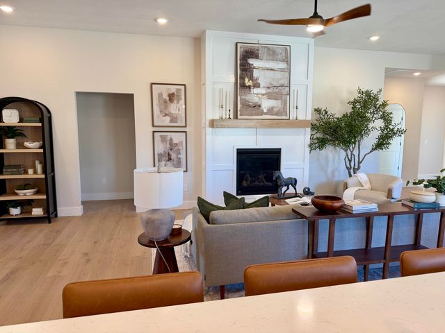 702 S Thornridge Drive, Springfield, MO 65809